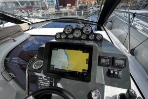 Bavaria S33 motor yacht