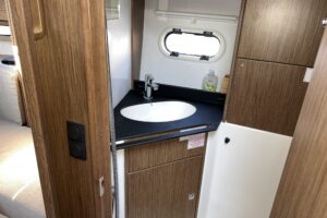 Bavaria S29 HT Roma – premium motorboat with Honda engines, spacious interior and modern design, ideal for cruising and comfort