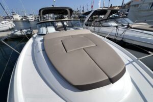 Bavaria S29 HT Roma – premium motorboat with Honda engines, spacious interior and modern design, ideal for cruising and comfort