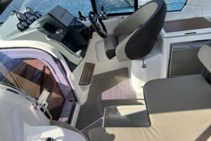 Cockpit of Bavaria 33 HT Palermo – spacious and comfortable helm area with modern controls and seating