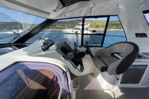 Cockpit of Bavaria 33 HT Palermo – spacious and comfortable helm area with modern controls and seating