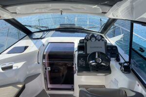 Cockpit of Bavaria 33 HT Palermo – spacious and comfortable helm area with modern controls and seating