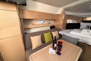 BAVARIA S33HT by trim nautica
