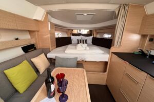 BAVARIA S33HT by trim nautica