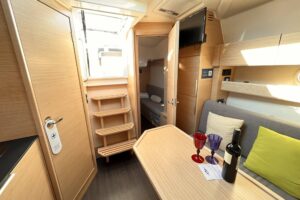 BAVARIA S33HT by trim nautica