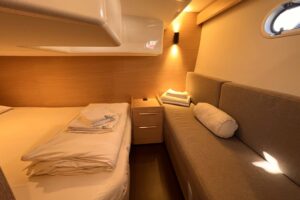 BAVARIA S33HT by trim nautica